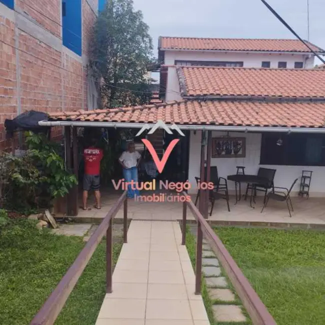 Casa com 5 quartos à venda, 200m2 em Saquarema - RJ - imagem 2 Foto 2 de Casa com 5 quartos à venda, 200m2 em Saquarema - RJ