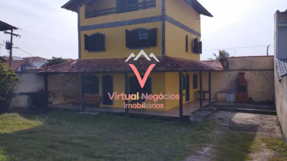 Foto 2 de Casa com 8 quartos à venda, 320m2 em Saquarema - RJ