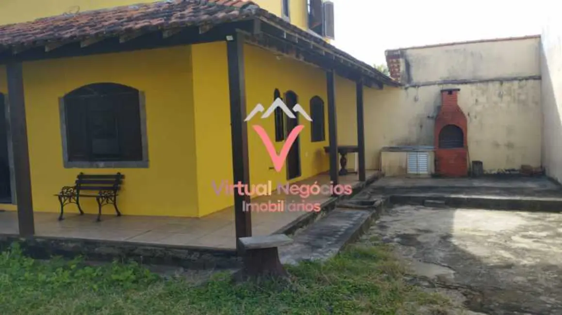 Foto 4 de Casa com 8 quartos à venda, 320m2 em Saquarema - RJ