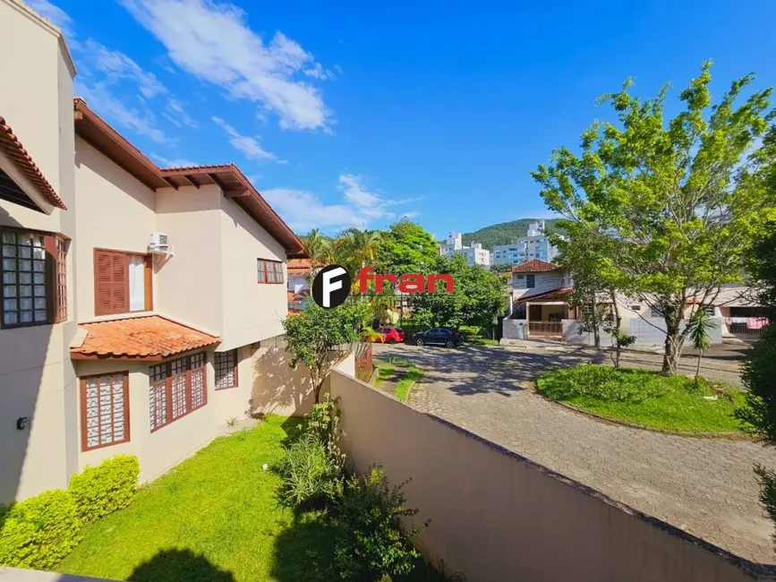 Foto 2 de Casa com 4 quartos à venda, 297m2 em Córrego Grande, Florianopolis - SC