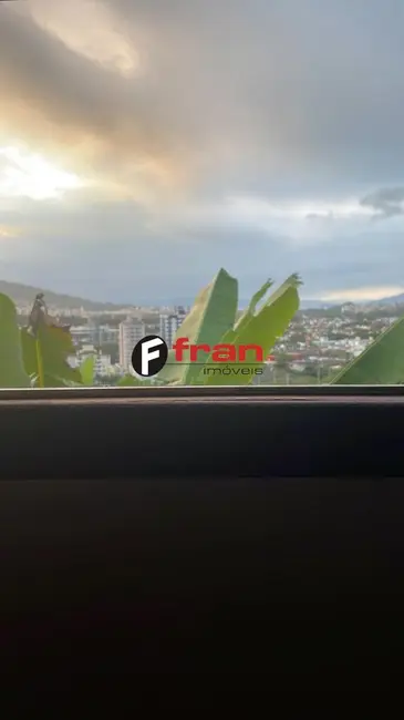 Casa com 6 quartos à venda, 200m2 em Córrego Grande, Florianopolis - SC - imagem 2 Foto 2 de Casa com 6 quartos à venda, 200m2 em Córrego Grande, Florianopolis - SC
