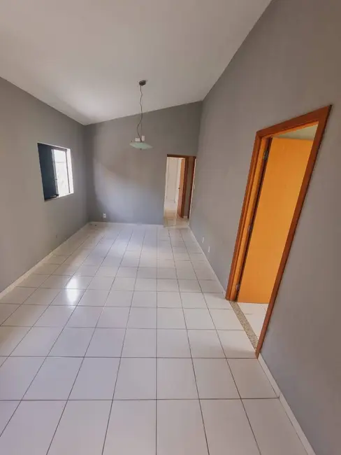 Casa com 3 quartos para alugar em Tarumã, Manaus - AM - imagem 4 Foto 4 de Casa com 3 quartos para alugar em Tarumã, Manaus - AM