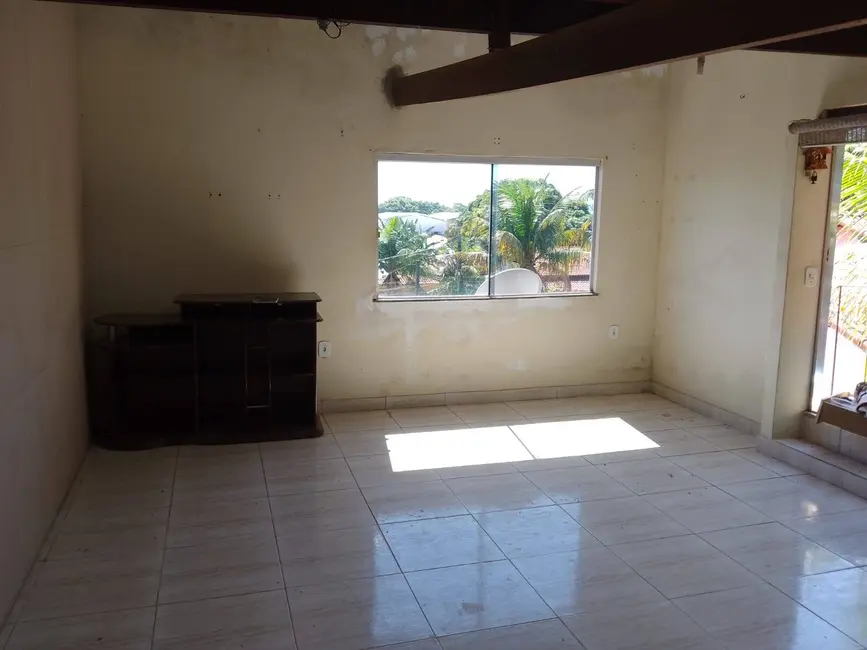 Foto 9 de Casa com 8 quartos à venda, 340m2 em Araruama - RJ