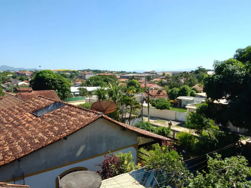 Foto 5 de Casa com 8 quartos à venda, 340m2 em Araruama - RJ