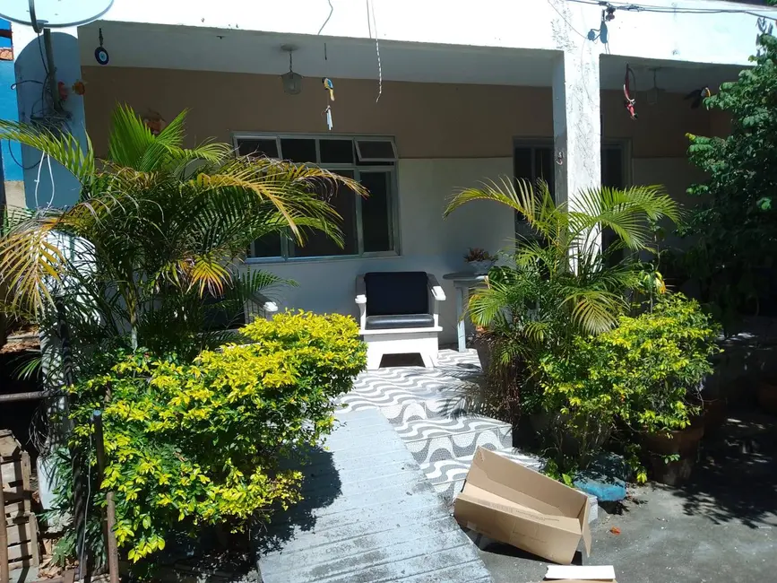 Foto 3 de Casa com 8 quartos à venda, 340m2 em Araruama - RJ