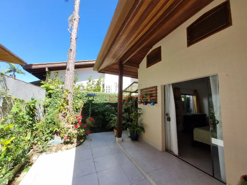 Foto 4 de Casa de Condomínio com 4 quartos à venda, 330m2 em Ubatuba - SP