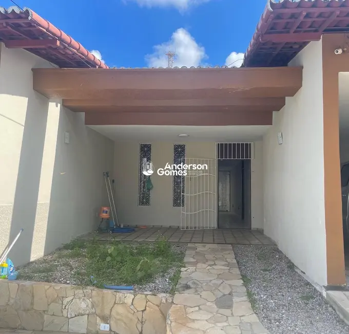 Casa com 3 quartos à venda, 500m2 em Candelária, Natal - RN - imagem 4 Foto 4 de Casa com 3 quartos à venda, 500m2 em Candelária, Natal - RN