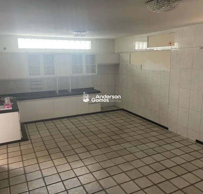 Casa com 3 quartos à venda, 500m2 em Candelária, Natal - RN - imagem 3 Foto 3 de Casa com 3 quartos à venda, 500m2 em Candelária, Natal - RN