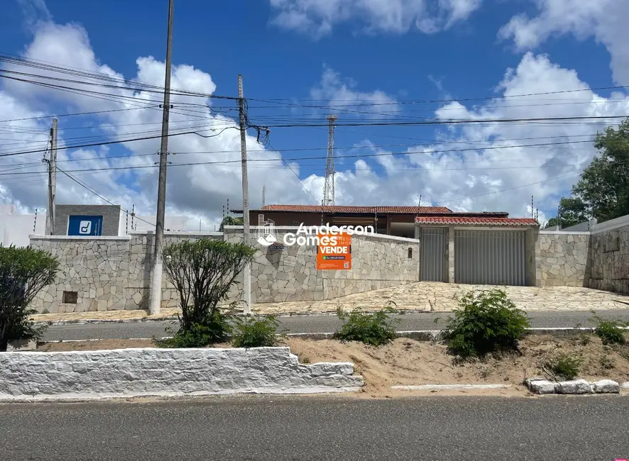 Foto 1 de Casa com 3 quartos à venda, 500m2 em Candelária, Natal - RN