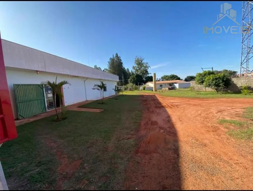 Foto 2 de Armazém / Galpão à venda, 156m2 em Pederneiras - SP