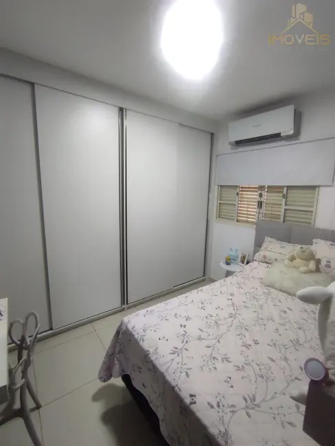 Casa de Condomínio com 3 quartos à venda, 220m2 em Quinta Ranieri, Bauru - SP - imagem 2 Foto 2 de Casa de Condomínio com 3 quartos à venda, 220m2 em Quinta Ranieri, Bauru - SP