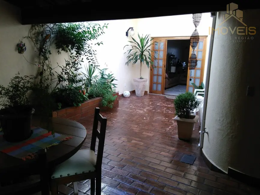 Foto 9 de Casa com 3 quartos à venda, 204m2 em Vila Cardia, Bauru - SP