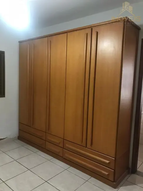 Casa com 2 quartos para alugar, 190m2 em Jardim Solange, Bauru - SP - imagem 4 Foto 4 de Casa com 2 quartos para alugar, 190m2 em Jardim Solange, Bauru - SP