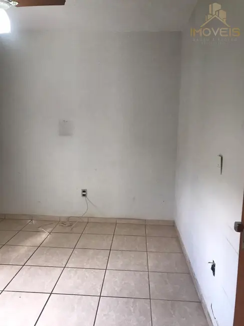 Casa com 2 quartos para alugar, 190m2 em Jardim Solange, Bauru - SP - imagem 2 Foto 2 de Casa com 2 quartos para alugar, 190m2 em Jardim Solange, Bauru - SP