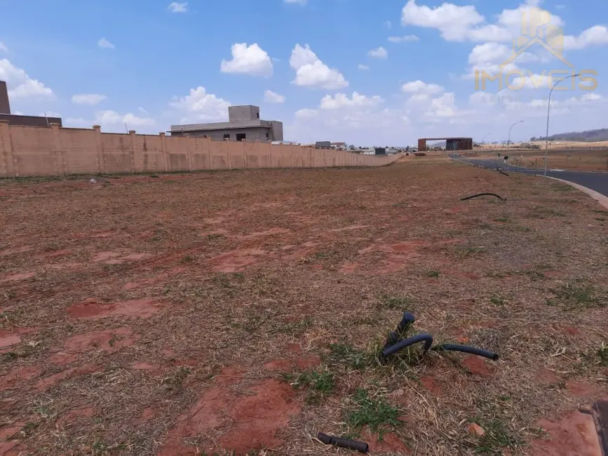 Foto 1 de Terreno / Lote à venda, 310m2 em Piratininga - SP