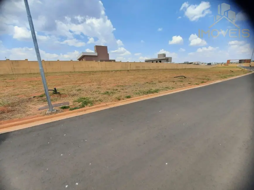 Foto 2 de Terreno / Lote à venda, 310m2 em Piratininga - SP