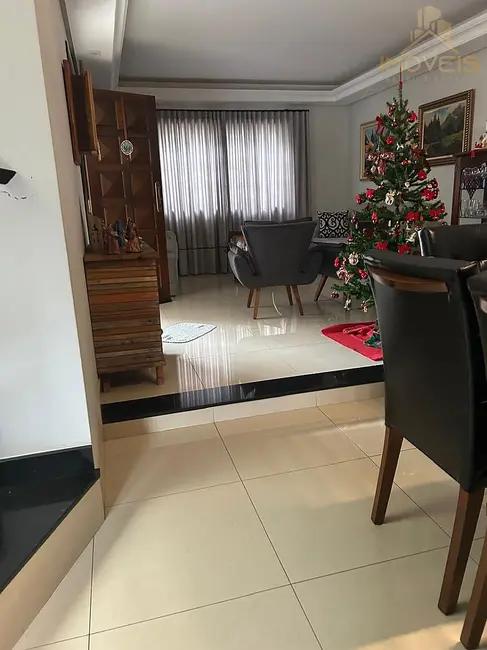 Casa com 3 quartos à venda, 250m2 em Jardim Flórida, Bauru - SP - imagem 4 Foto 4 de Casa com 3 quartos à venda, 250m2 em Jardim Flórida, Bauru - SP