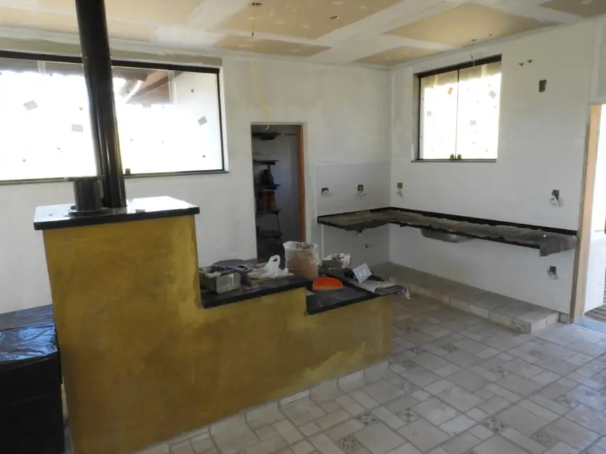 Casa de Condomínio com 3 quartos à venda, 210m2 em Joanopolis - SP - imagem 4 Foto 4 de Casa de Condomínio com 3 quartos à venda, 210m2 em Joanopolis - SP