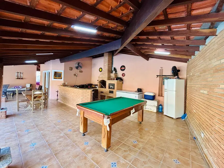 Chácara com 4 quartos à venda, 374m2 em Piracaia - SP - imagem 4 Foto 4 de Chácara com 4 quartos à venda, 374m2 em Piracaia - SP