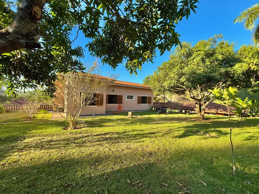 Chácara com 4 quartos à venda, 374m2 em Piracaia - SP - imagem 5 Foto 5 de Chácara com 4 quartos à venda, 374m2 em Piracaia - SP