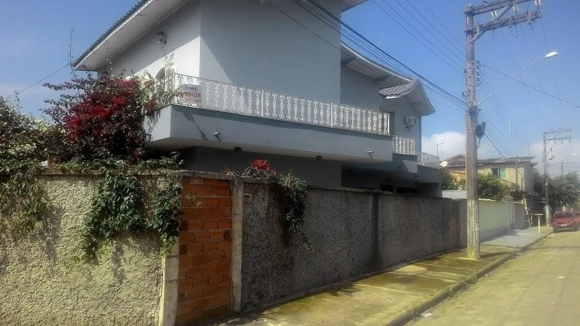 Foto 3 de Casa com 4 quartos à venda, 173m2 em Itanhaem - SP