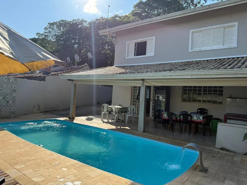 Chácara com 3 quartos à venda, 200m2 em Joanopolis - SP - imagem 9 Foto 9 de Chácara com 3 quartos à venda, 200m2 em Joanopolis - SP