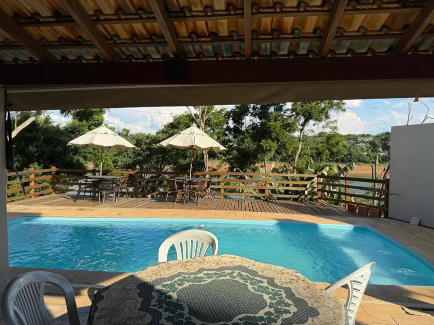 Chácara com 3 quartos à venda, 200m2 em Joanopolis - SP - imagem 3 Foto 3 de Chácara com 3 quartos à venda, 200m2 em Joanopolis - SP