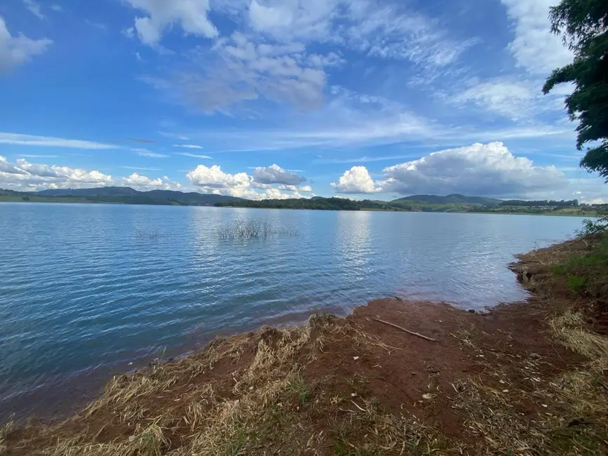 Chácara com 4 quartos à venda, 250m2 em Joanopolis - SP - imagem 2 Foto 2 de Chácara com 4 quartos à venda, 250m2 em Joanopolis - SP