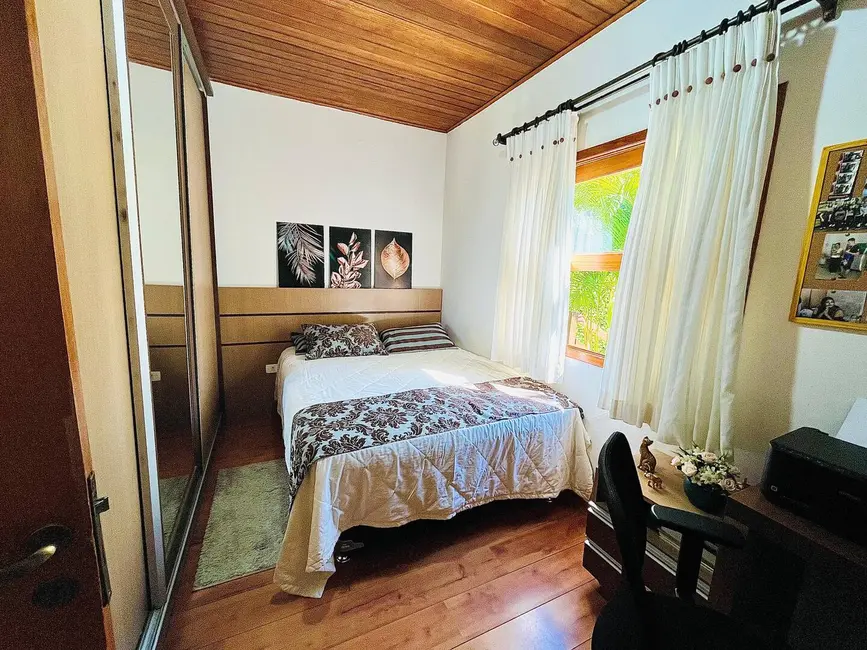 Foto 4 de Chácara com 4 quartos à venda, 289m2 em Mairipora - SP