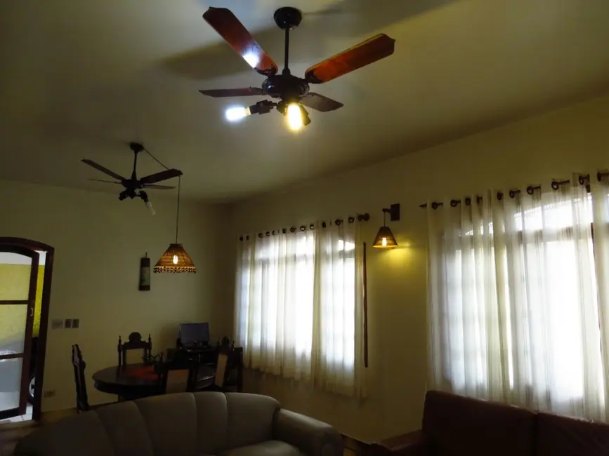 Foto 4 de Casa com 3 quartos à venda, 240m2 em Itanhaem - SP