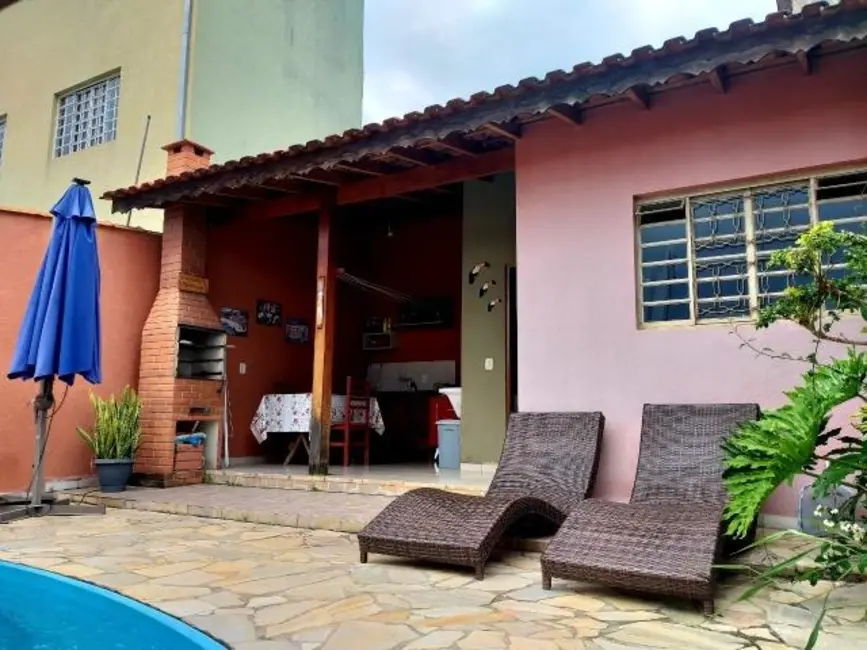Foto 2 de Casa com 2 quartos à venda, 210m2 em Atibaia - SP