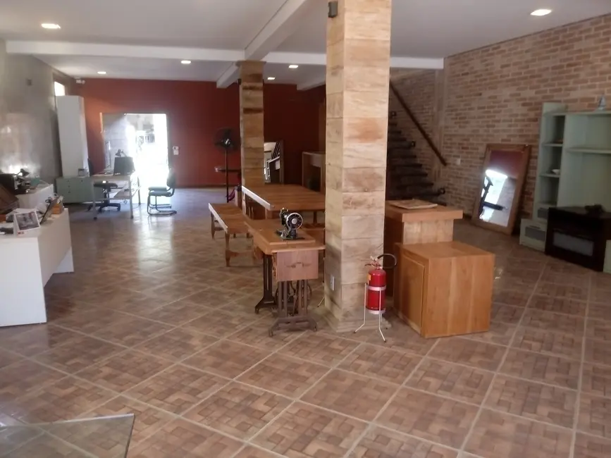 Foto 2 de Sala Comercial à venda, 850m2 em Portão, Atibaia - SP