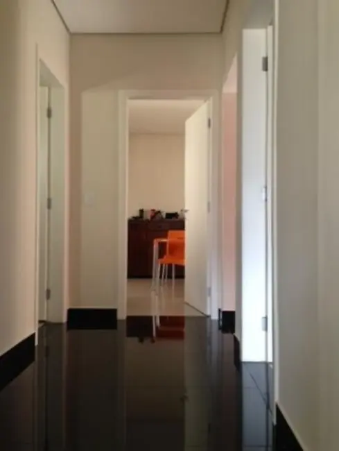 Foto 3 de Casa com 4 quartos à venda, 360m2 em Vila Petrópolis, Atibaia - SP