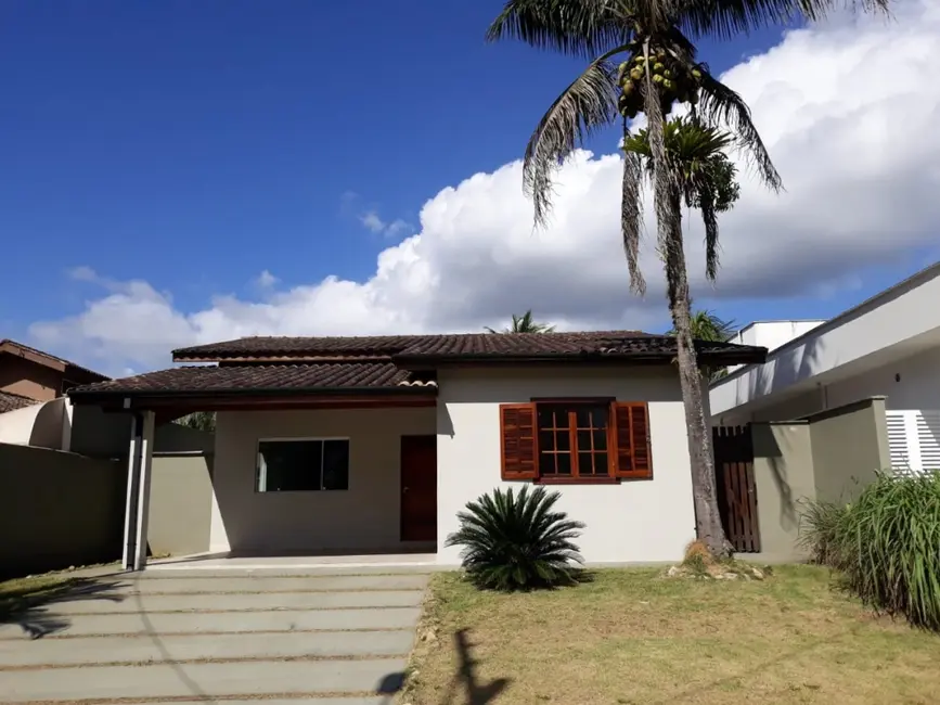 Foto 1 de Casa de Condomínio com 3 quartos à venda, 450m2 em Ubatuba - SP