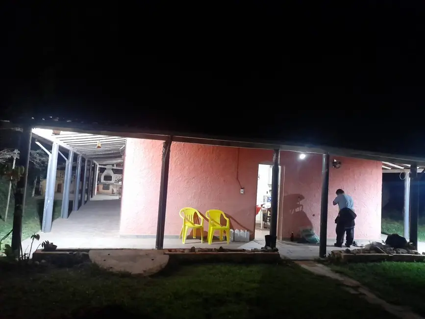Foto 2 de Chácara com 4 quartos à venda, 150m2 em Piracaia - SP