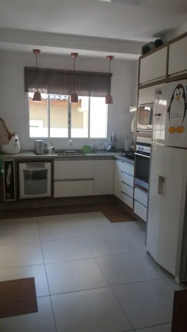 Foto 2 de Casa de Condomínio à venda, 300m2 em Centro, Atibaia - SP