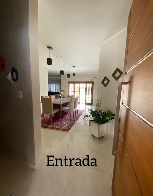 Foto 2 de Casa à venda, 297m2 em Jardim Ipê, Atibaia - SP