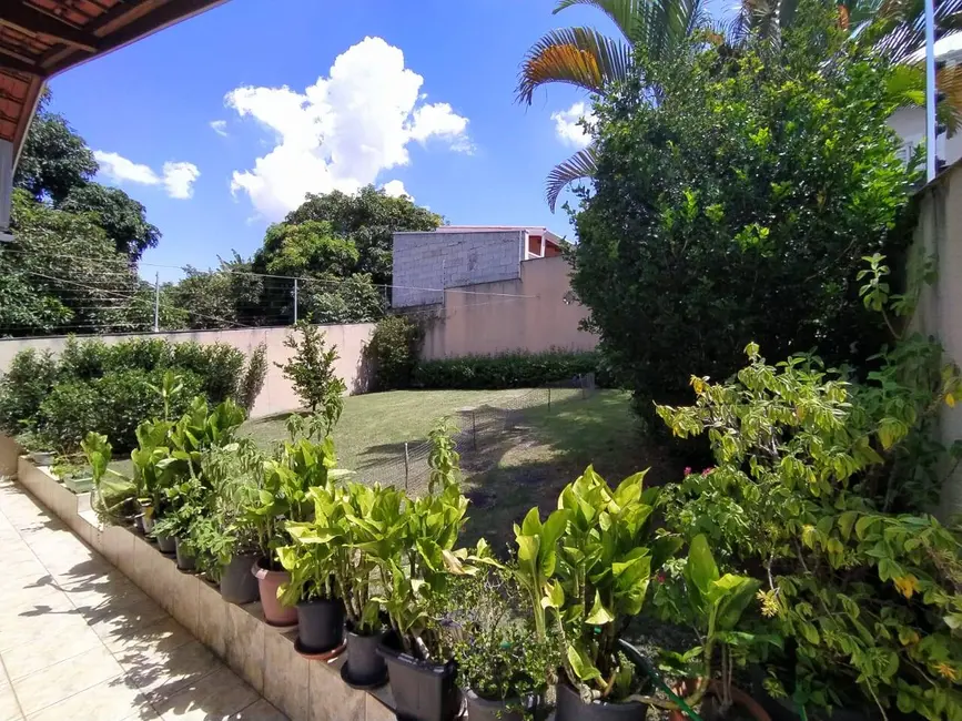 Foto 2 de Casa com 3 quartos à venda, 200m2 em Jardim do Lago, Atibaia - SP
