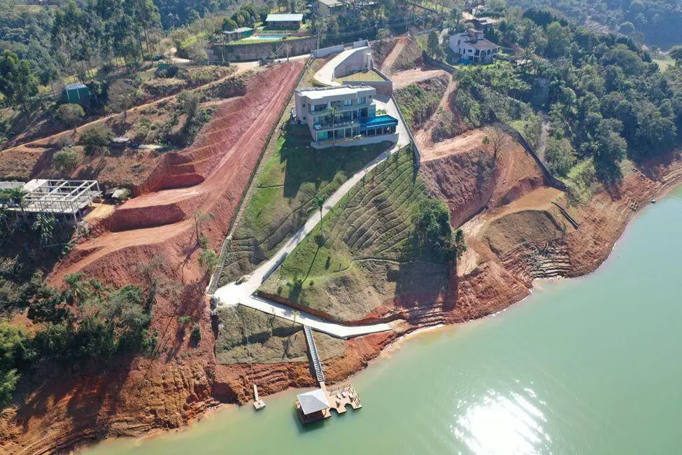 Chácara com 7 quartos à venda, 700m2 em Igarata - SP - imagem 2 Foto 2 de Chácara com 7 quartos à venda, 700m2 em Igarata - SP