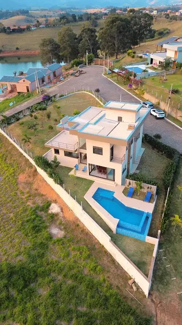 Casa de Condomínio com 3 quartos à venda, 220m2 em Joanopolis - SP - imagem 1 Foto 1 de Casa de Condomínio com 3 quartos à venda, 220m2 em Joanopolis - SP