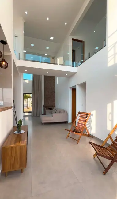 Casa de Condomínio com 3 quartos à venda, 220m2 em Joanopolis - SP - imagem 4 Foto 4 de Casa de Condomínio com 3 quartos à venda, 220m2 em Joanopolis - SP