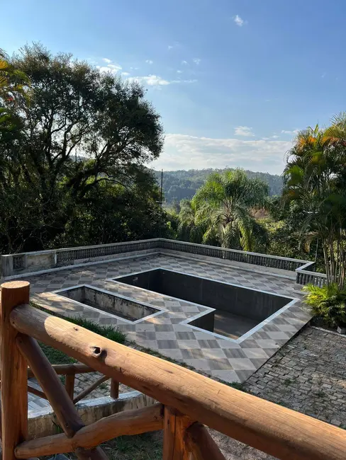 Foto 2 de Chácara com 2 quartos à venda, 2800m2 em Chácaras Copaco, Aruja - SP
