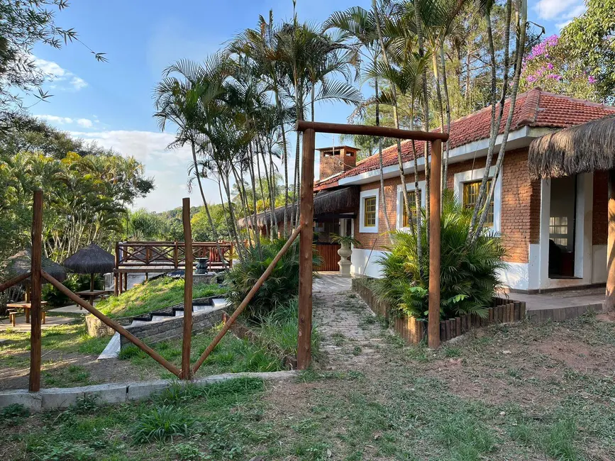 Foto 1 de Chácara com 2 quartos à venda, 2800m2 em Chácaras Copaco, Aruja - SP