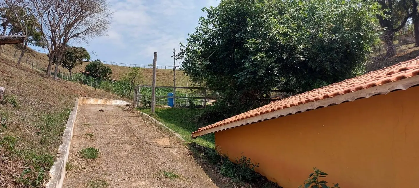 Chácara com 3 quartos à venda, 300m2 em Piracaia - SP - imagem 7 Foto 7 de Chácara com 3 quartos à venda, 300m2 em Piracaia - SP