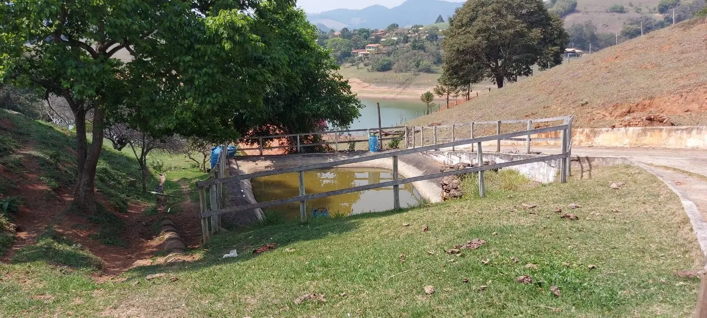 Chácara com 3 quartos à venda, 300m2 em Piracaia - SP - imagem 3 Foto 3 de Chácara com 3 quartos à venda, 300m2 em Piracaia - SP