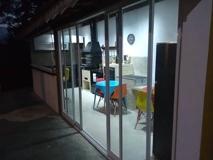 Chácara com 3 quartos à venda, 300m2 em Piracaia - SP - imagem 6 Foto 6 de Chácara com 3 quartos à venda, 300m2 em Piracaia - SP