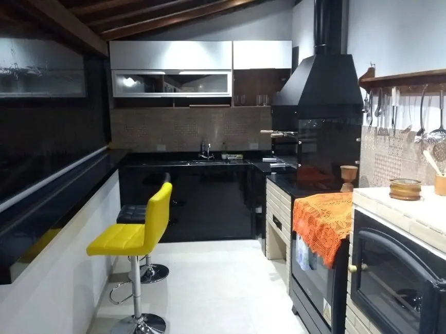 Chácara com 3 quartos à venda, 300m2 em Piracaia - SP - imagem 9 Foto 9 de Chácara com 3 quartos à venda, 300m2 em Piracaia - SP