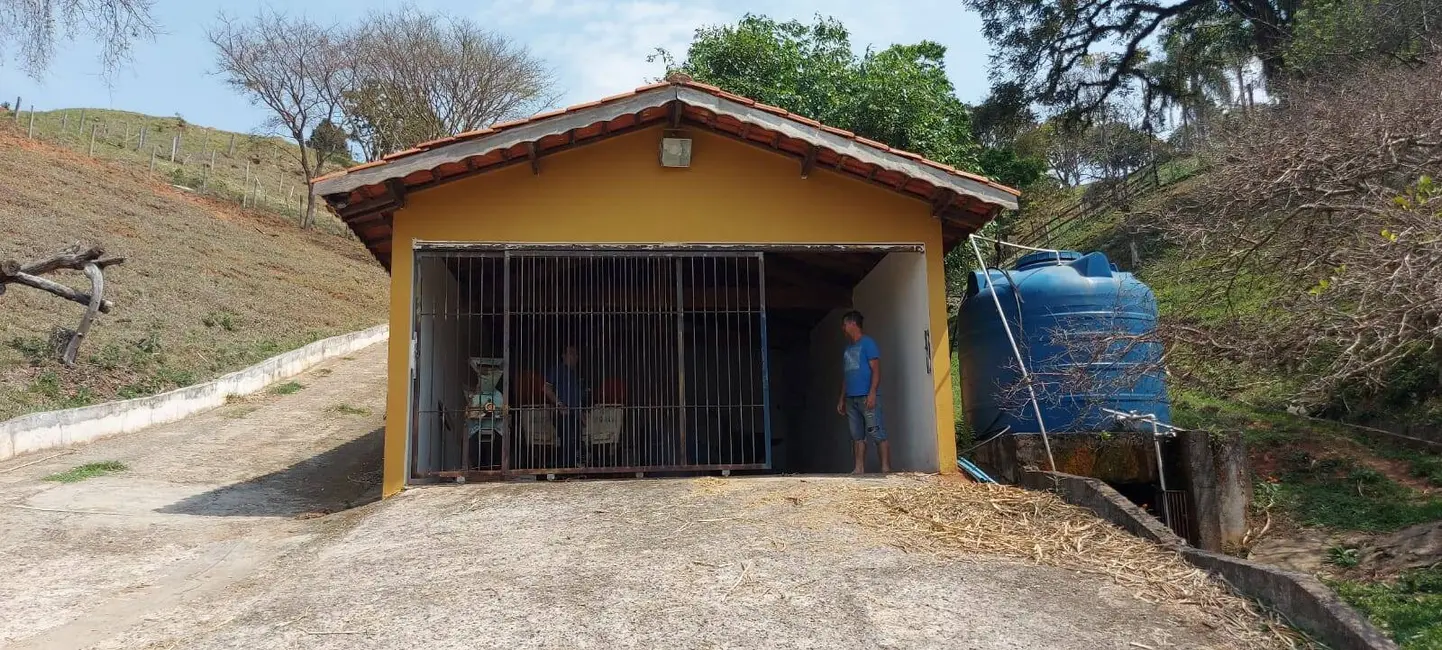 Chácara com 3 quartos à venda, 300m2 em Piracaia - SP - imagem 8 Foto 8 de Chácara com 3 quartos à venda, 300m2 em Piracaia - SP