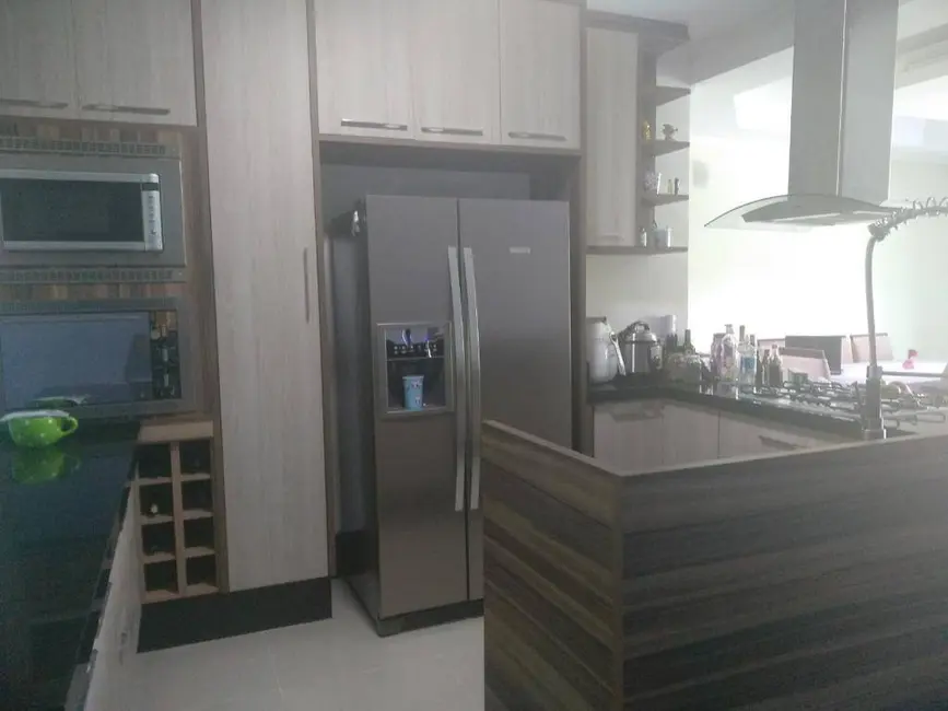 Foto 1 de Sobrado com 3 quartos à venda, 200m2 em Mairipora - SP