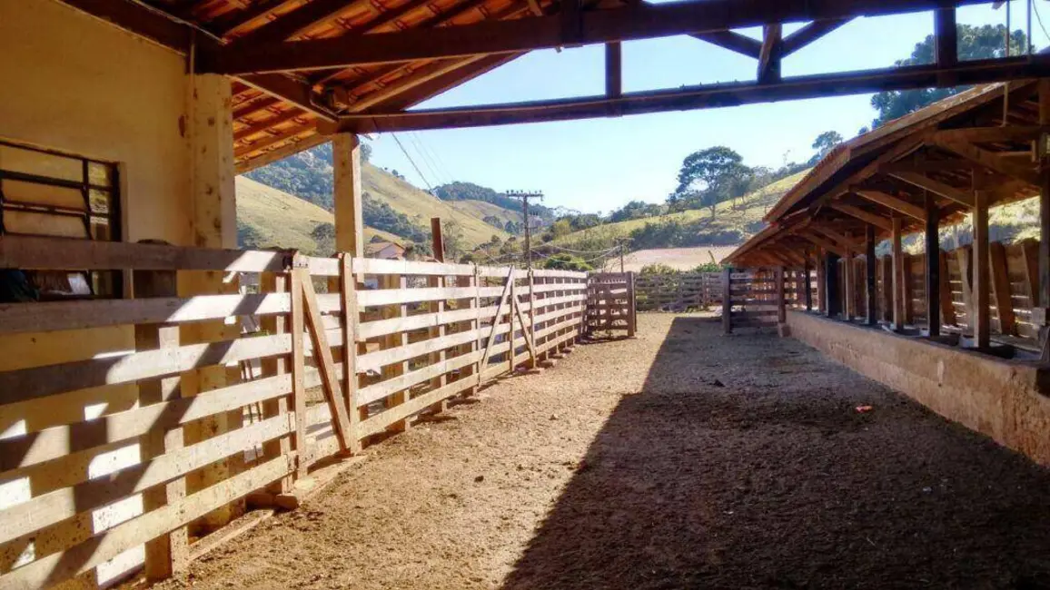 Foto 4 de Fazenda / Haras com 3 quartos à venda, 100m2 em Cambui - MG